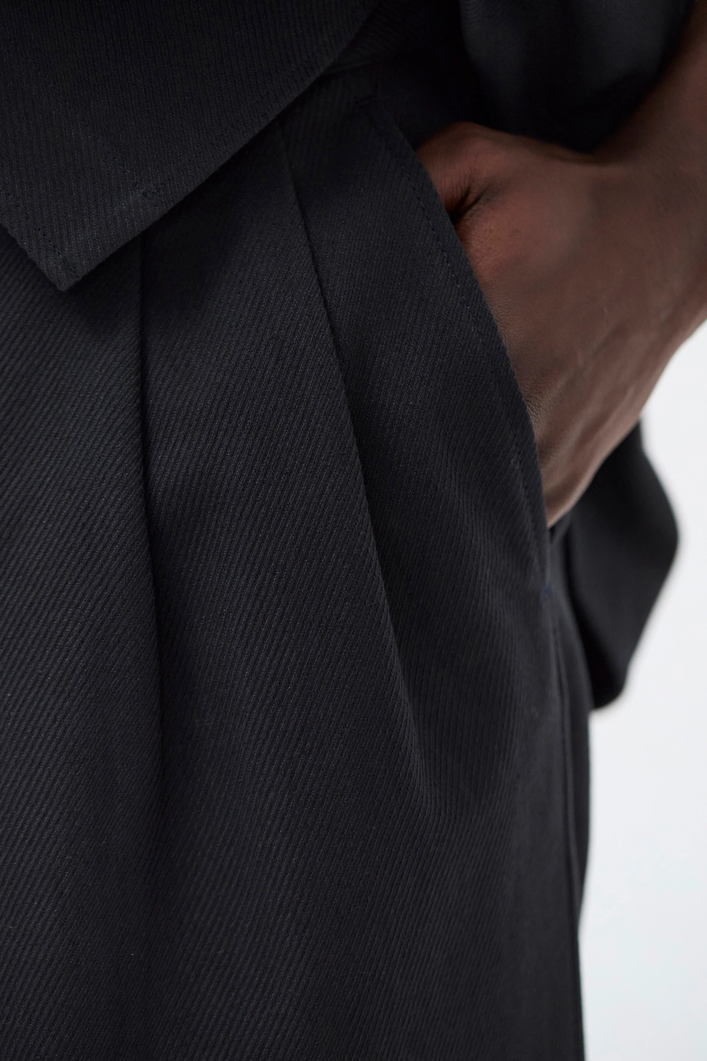 Hestur Relaxed Cotton Linen Twill Pleated Trouser - Image 4