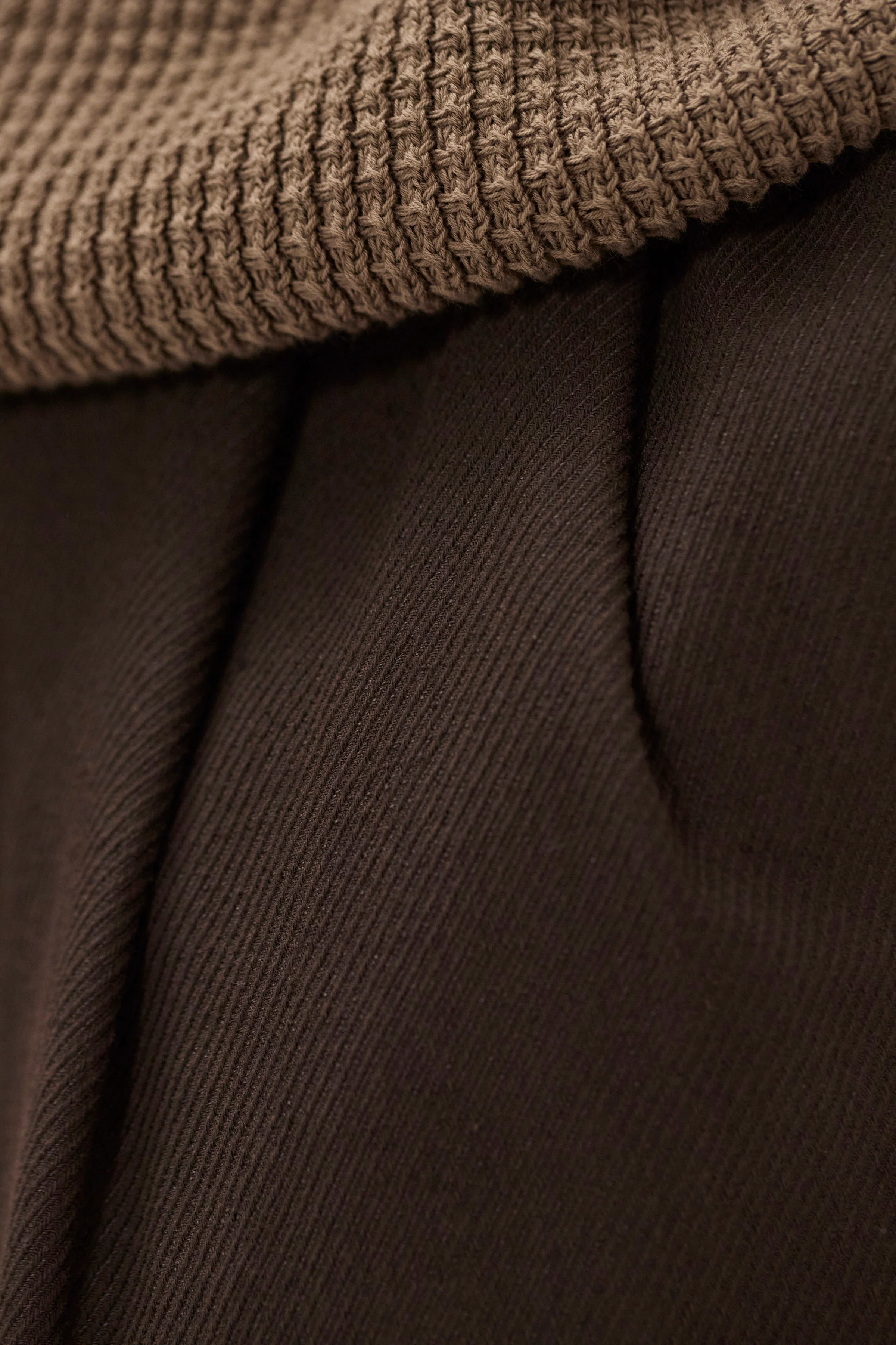 Hestur Relaxed Cotton Linen Twill Pleated Trouser - Image 3