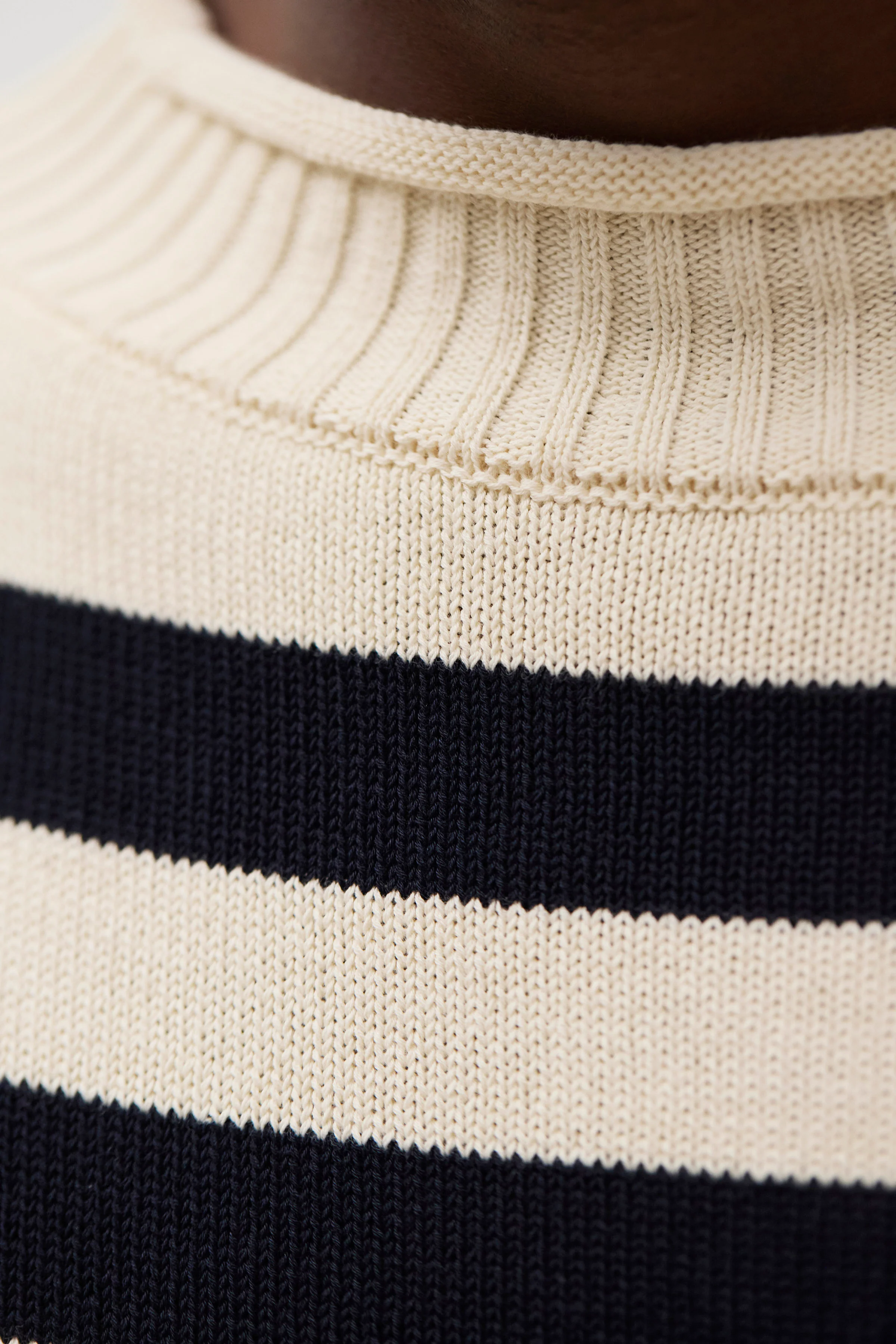 Sagvatnet Roll Neck Sweater - Image 3